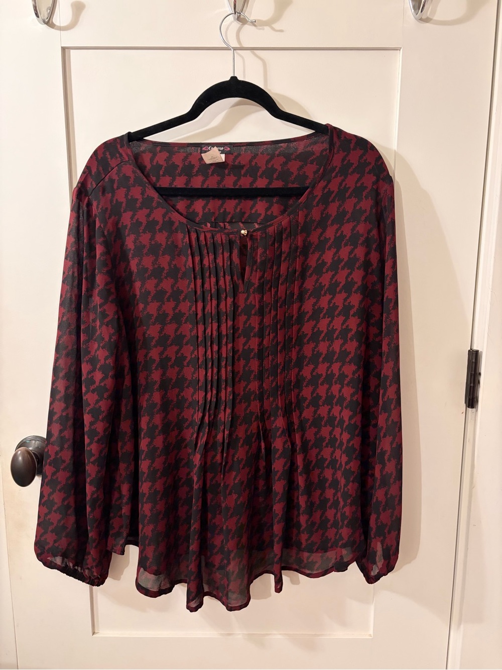 Cocomo Burgundy and Black Houndstooth Pleated Blouse